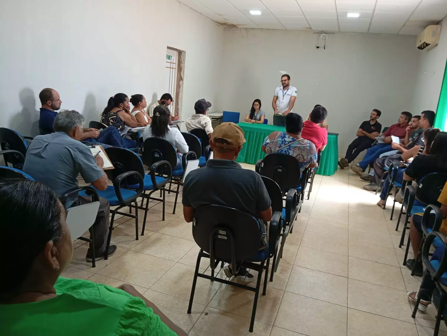 Agricultores e IBGE discutem melhorias na produção agrícola e pecuária de Trindade